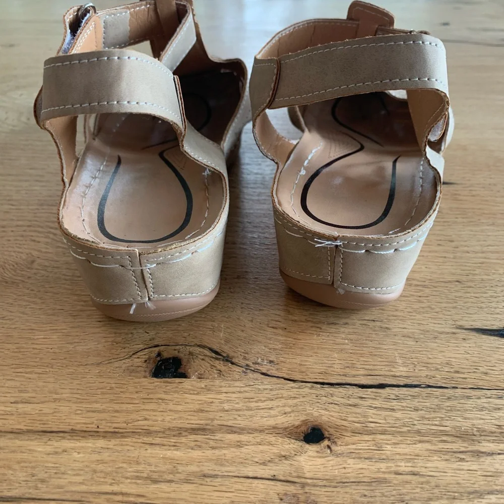 Faux Leather Velcro‎ Wedge Shoe Tan Women’s 10 1/2 NWOT